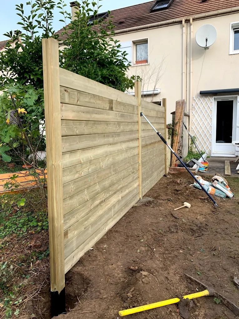 Pose de clôture bois